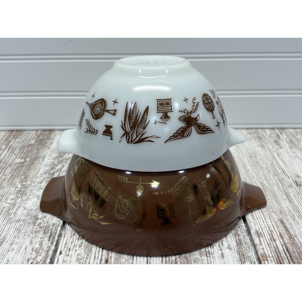 Vintage PYREX Early American Cinderella style 441+442 mixing bowls